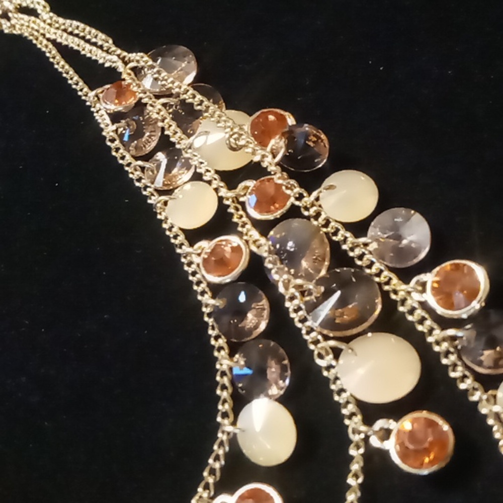 Nine West Necklace peach crystal cut glass beaded .layered gold tone necklace - Picture 6 of 8